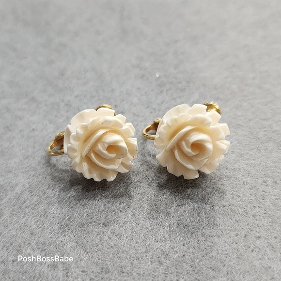 Vintage Carved Rose Earrings | Cream Floral Screw-Backs | ½” | Gold Tone - Picture 1 of 5
